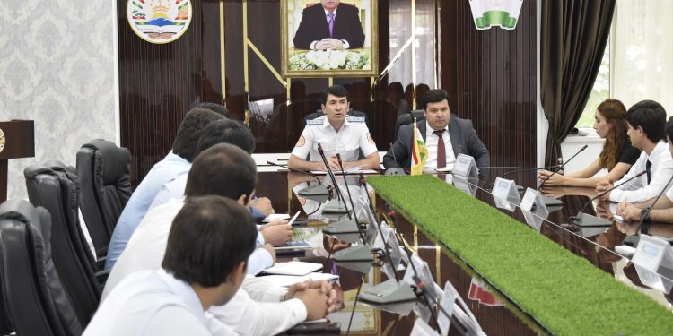 Дар Хадамоти муҳоҷират пешгирии омилҳои коррупсионӣ ва муқобилияти дастҷамъона бо он баррасӣ шуд