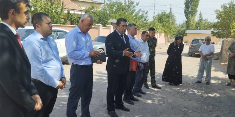Идомаи мулоқоти судманд бо сокинон дар ноҳияи Ашт