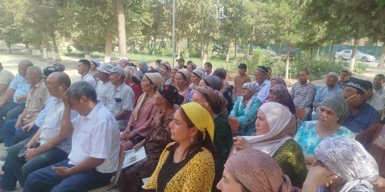 Идомаи мулоқоти судманд бо сокинони ноҳияи Қубодиён