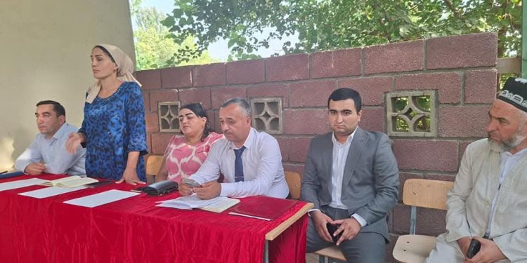 Вохӯрии гурӯҳи таблиғотӣ бо сокинони касбу кори гуногун дар ҷамоати деҳоти Сабои ноҳияи Шаҳринав