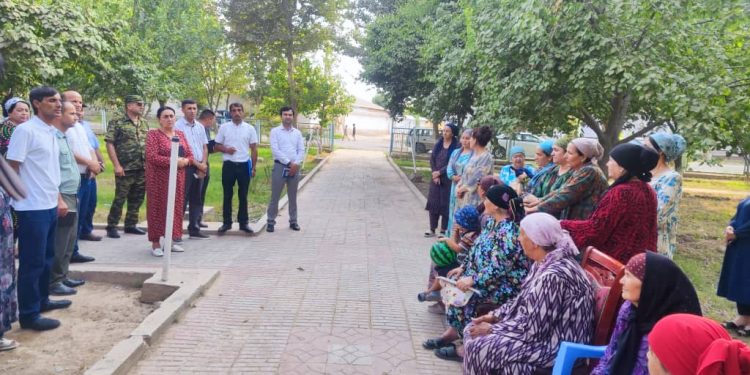 Вохӯриии навбатӣ бо сокинони ҷамоати деҳоти Обшорони ноҳияи Шаҳритус