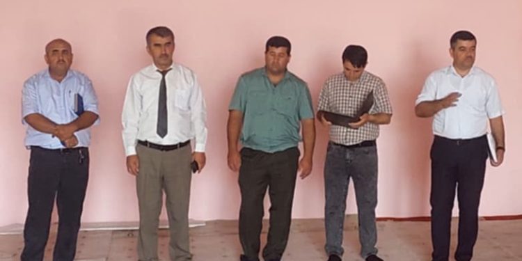 Вохӯрӣ бо намозгузорон дар масҷиди ҷомеаи деҳаи Саидмуминободи ҷамоати деҳоти Гурдоварон