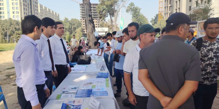 Баргузории ярмаркаи навбатии ҷойҳои кории холӣ дар шаҳри Душанбе