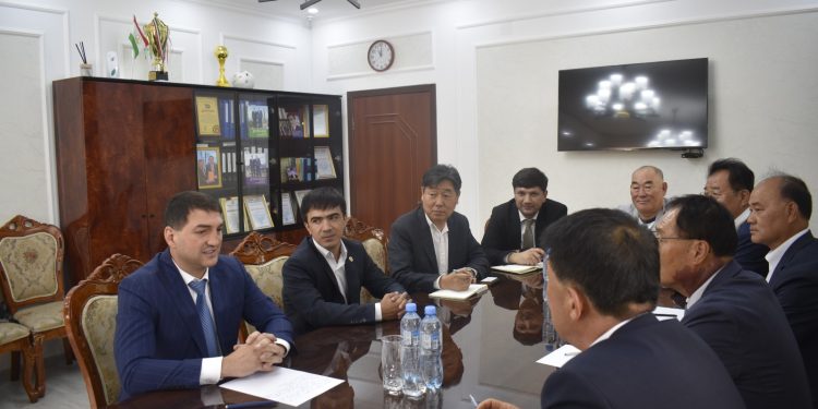 Вохӯрӣ бо намояндагони Ассотсиатсияи ташхис ва хизматрасонии нақлиёти автомобилӣ Gangwon Ҷумҳурии Корея