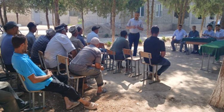 Идомаи вохӯриҳои фаҳмондадиҳӣ бо сокинони ҷамоати деҳоти Чорбоғи ноҳияи Қубодиён