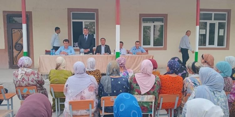 Сокинони ҷамоати деҳоти Зафари ноҳияи Фархор аз вазъи ҷаҳони муосир огоҳонида шуданд