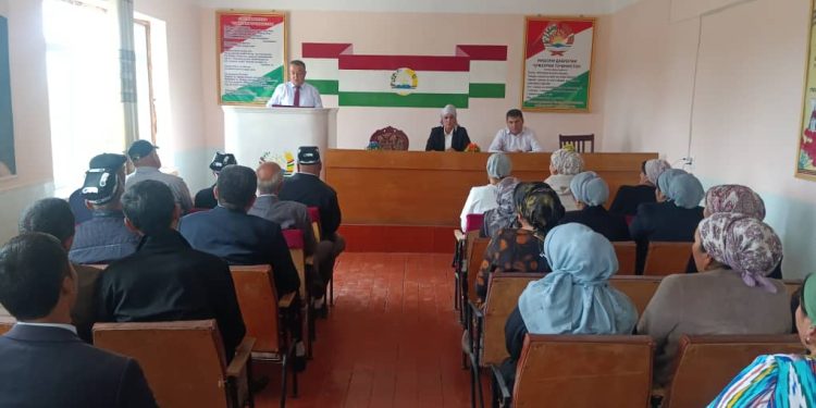 Идомаи корҳои фаҳмондадиҳӣ дар ҷамоати деҳоти Лаккони шаҳри Исфара