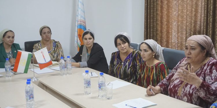 Мизи мудаввар таҳти унвони “Пешгирии хушунат ва зуроварӣ дар оила”