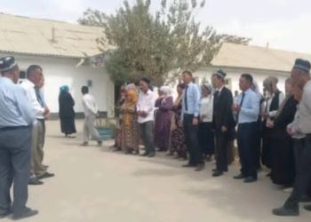 Баргузории вохӯрии гурӯҳи корӣ бо сокинони ҷамоати деҳоти Гурдоварони ноҳияи Темурмалик