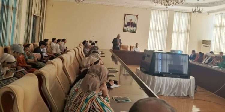 Сессияи иттилоотӣ бо сокинони шаҳри Турсунзода