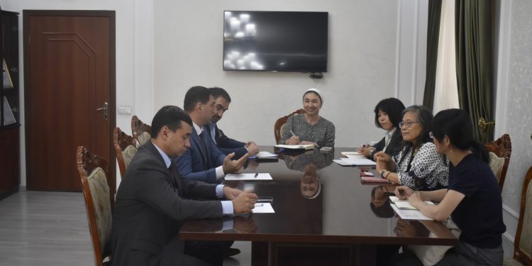 Вохӯрӣ бо Сафири Фавқулода ва Мухтори Ҷопон