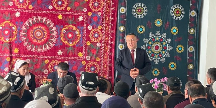 Корҳои иттилоотӣ – фаҳмондадиҳӣ дар ҷамоати деҳоти Чоркуҳи шаҳри Исфара