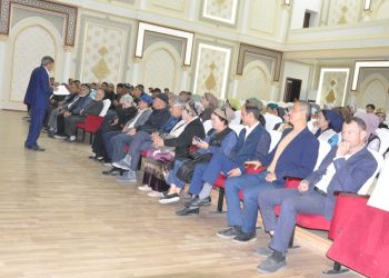 Вохӯрии гурӯҳи тарғиботӣ бо сокинони ноҳияи Фархор