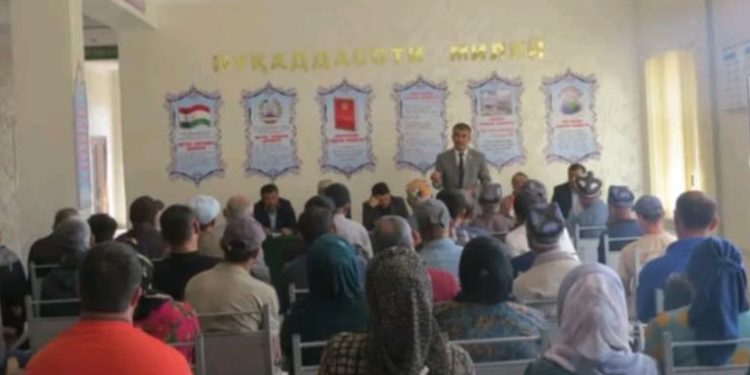 Гурӯҳи корӣ бо сокинони деҳаи Шибанай ҷамоати деҳоти Чилчаҳ вохӯрии судманд анҷом доданд