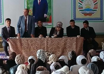 Мулоқоти тарбиявӣ бо хонандагони синфҳои болоӣ дар ноҳияи Лахш