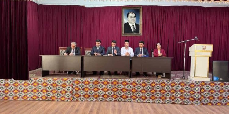 Мулоқоти масъулин бо сокинони маҳаллаи “Ваҳдат”-и шаҳри Хуҷанд