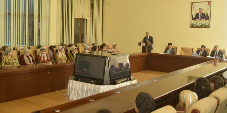 Мулоқоти судманд бо пайвандони муҳоҷирони меҳнатӣ дар шаҳри Турсунзода