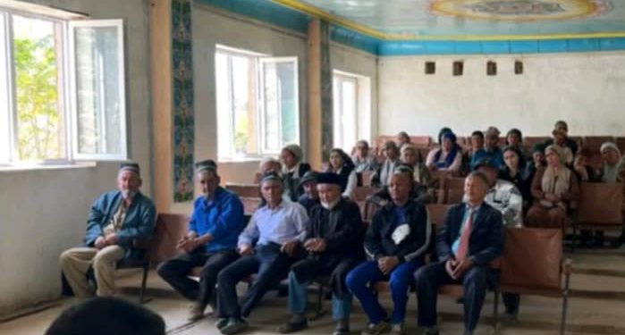 Баргузории вохӯрии гурӯҳи корӣ бо сокинони ноҳияи Темурмалик