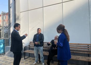 Вохӯрии навбатӣ бо сокинони кишвар дар назди Маркази сершуғли муҳоҷират