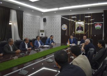 Вохӯрии судманд бо роҳбарони ширкатҳои интиқолдиҳанда