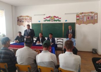 Вохӯрии судманди гурӯҳи таблиғотӣ бо сокинони касбу кори гуногуни ҷамоати деҳоти Хуросони ноҳияи Фархор