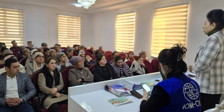 Вохурӣ бо фаъолон ва сокинони ноҳияи Деваштич