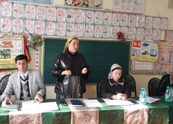 Идомаи мулоқоту вохӯриҳо бо сокинони ноҳияи Файзобод