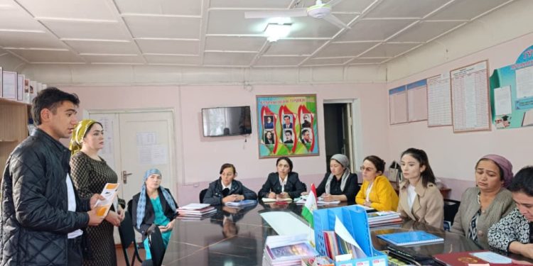 Корҳои фаҳмондадиҳӣ байни оилаи муҳоҷирони меҳнатӣ дар ноҳияи Ашт