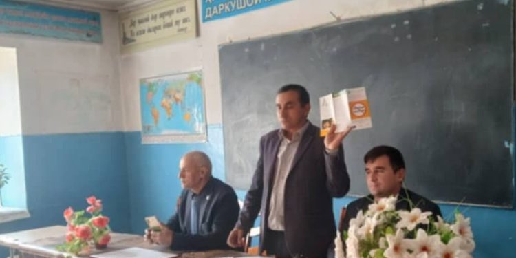 Вохӯрии судманди гурӯҳи таблиғотӣ бо сокинони ҷамоати деҳоти Тавилдараи ноҳияи Сангвор