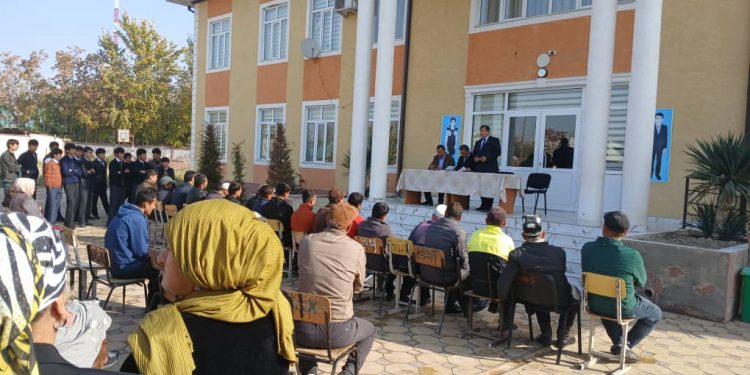 Суҳбату вохӯриҳои судманд бо волидон, омӯзгорону хонандагон дар ноҳияи Фархор