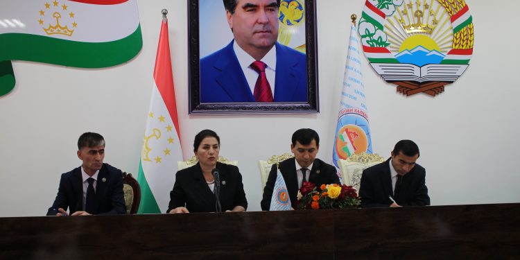 Конференсияи ноҳиявӣ таҳти унвони “Конститутсия ва нақши он дар ҳаёти ҷавонон”