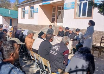 Вохӯрии судманди гурӯҳи корӣ бо сокинони касбу кори гуногун дар ноҳияи Файзобод