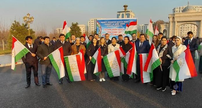 Праздничное шествие, посвященное Дню Государственного флага