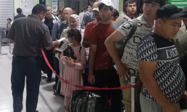 Ежедневная разъяснительная работа в “Международном аэропорту Куляб”