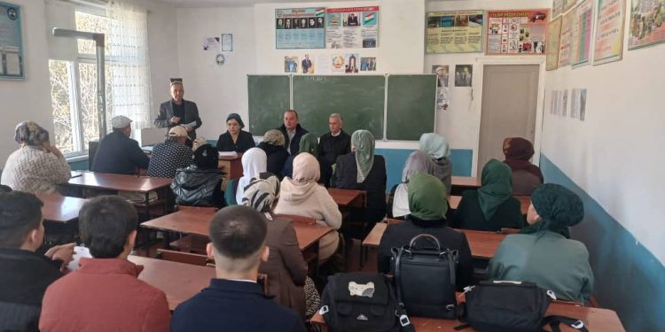 Плодатворная встреча в сельском джамоате Ёри города Пенджикента