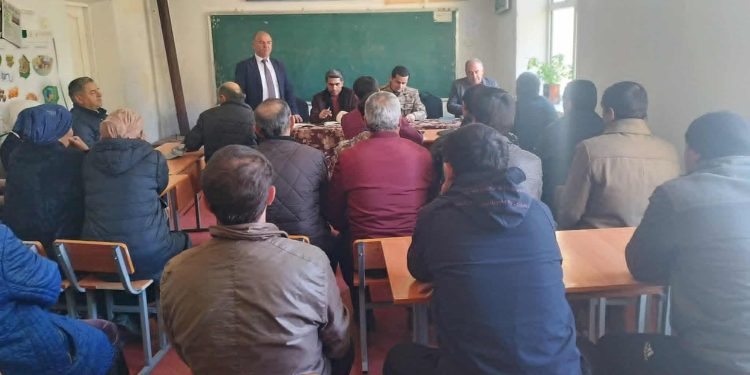 Вохӯриву суҳбатҳо бо сокинони ноҳияи Ванҷ