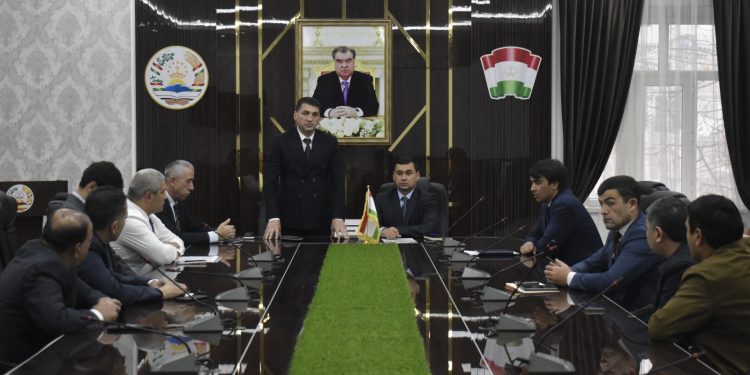 Вохӯрии корӣ бо роҳбарони ширкатҳои интиқолдиҳанда