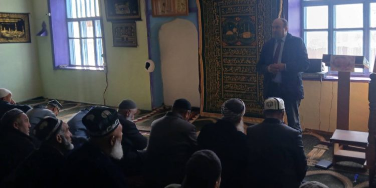 Вохӯрии навбатӣ бо намозгузорони Ҷамоати деҳоти Лахши ноҳияи Лахш