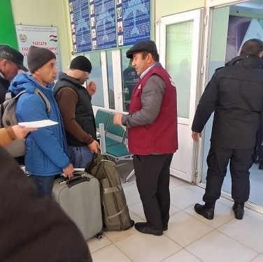 Беседы и встречи с гражданами в «Международном аэропорту Куляб»