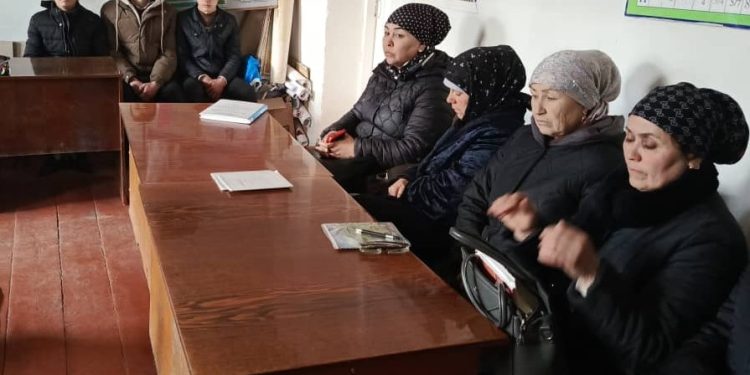 Вохӯрии саривақтӣ бо устодону волидон ва хонандагон дар ноҳияи Ашт