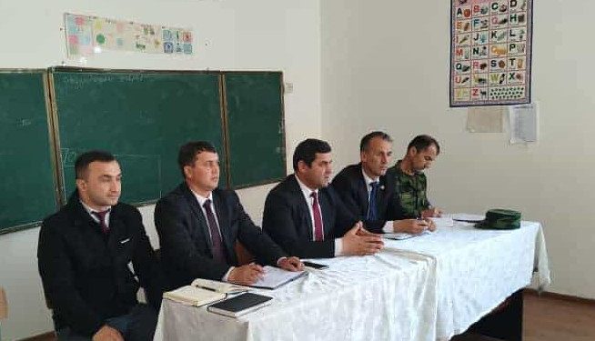 Вохӯрии гурӯҳи корӣ бо сокинони касбу кори гуногун дар ноҳияи Дарвоз