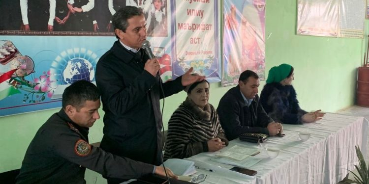 Плодотворная встреча с учителями, учениками и родителями в Фархорском районе