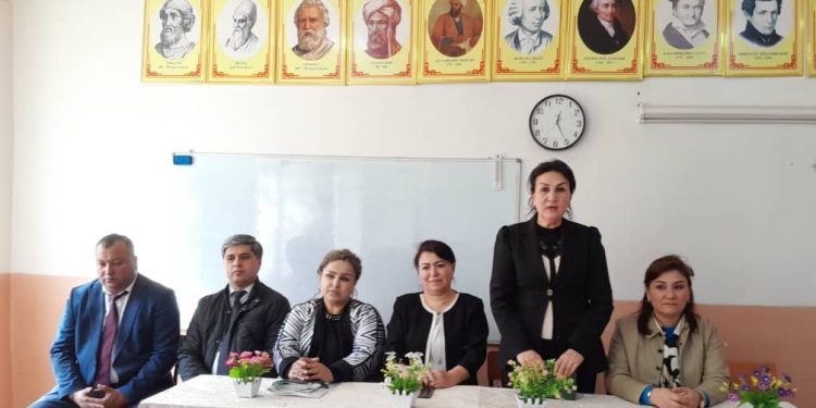 Вохӯрии судманд бо сокинони шаҳри Гулистон