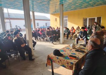 Вохӯрии судманд бо сокинони шаҳри Конибодом