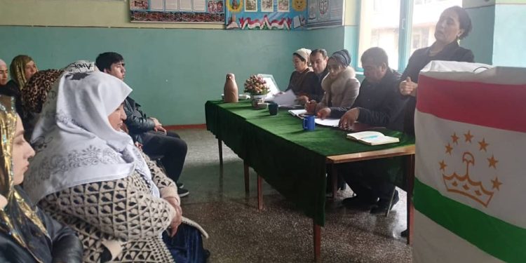 Очередная встреча рабочей группы с жителями махаля Умари Хаём  Фархорского района