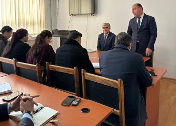 Административное занятие в управления Миграционной службы в городе Душанбе