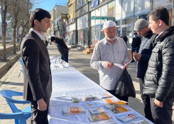 Ярмарка вакансий и свободных вакансий во дворе здания «Государственного цирка Таджикистана»