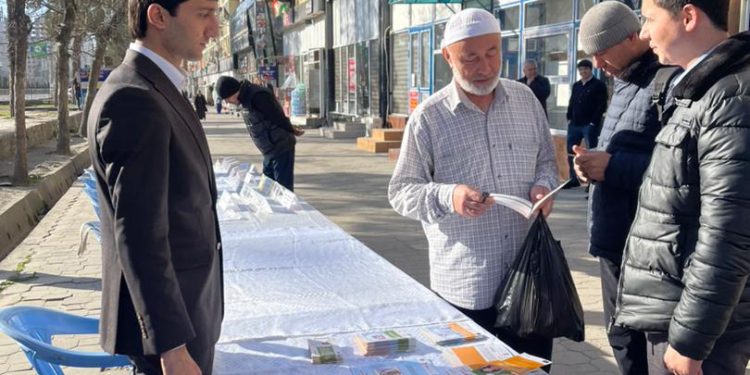 Ярмарка вакансий и свободных вакансий во дворе здания «Государственного цирка Таджикистана»