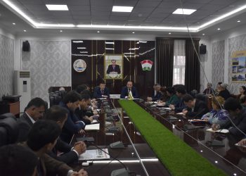 Вохӯрии судманд бо намояндаи Прокуратураи генералӣ