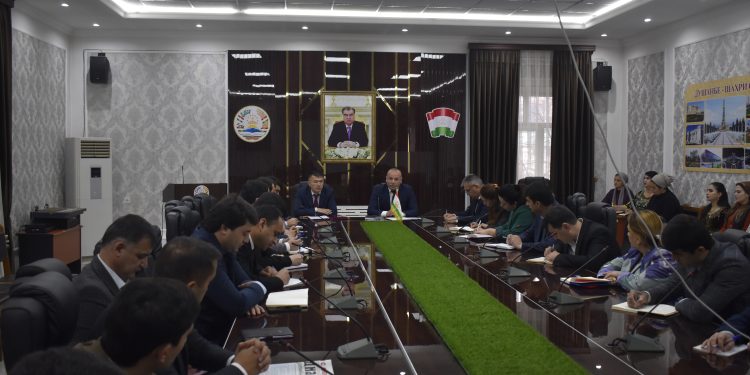 Вохӯрии судманд бо намояндаи Прокуратураи генералӣ